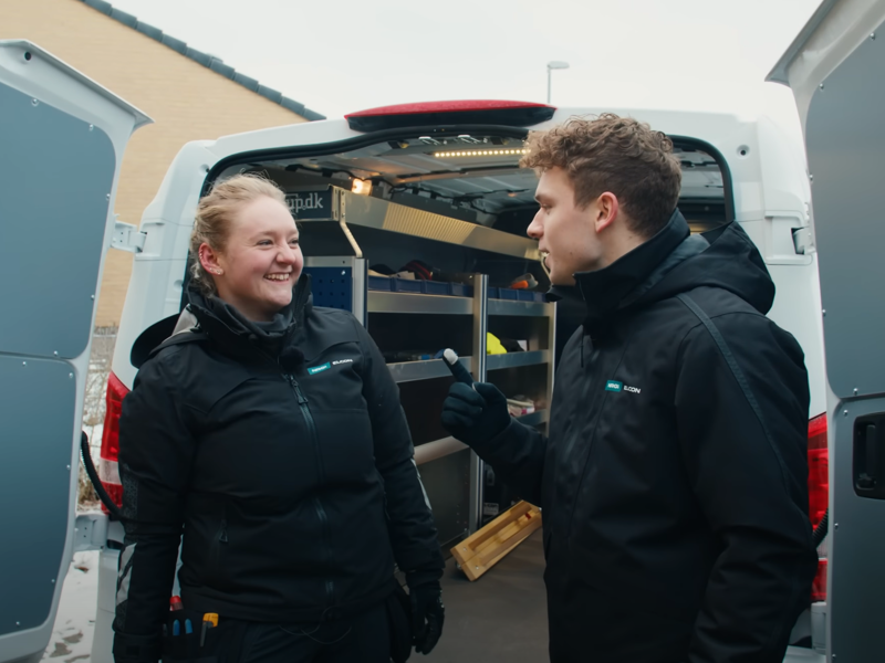 ELCONs lærling Michelle sammen med YouTuber Rasmus Brohave